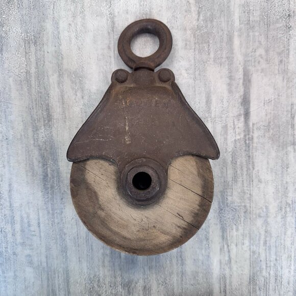 Ant. Louden K288 Cast Iron and Wood Hay Trolley Barn Pulley Rustic Primitive VTG - Picture 1 of 5